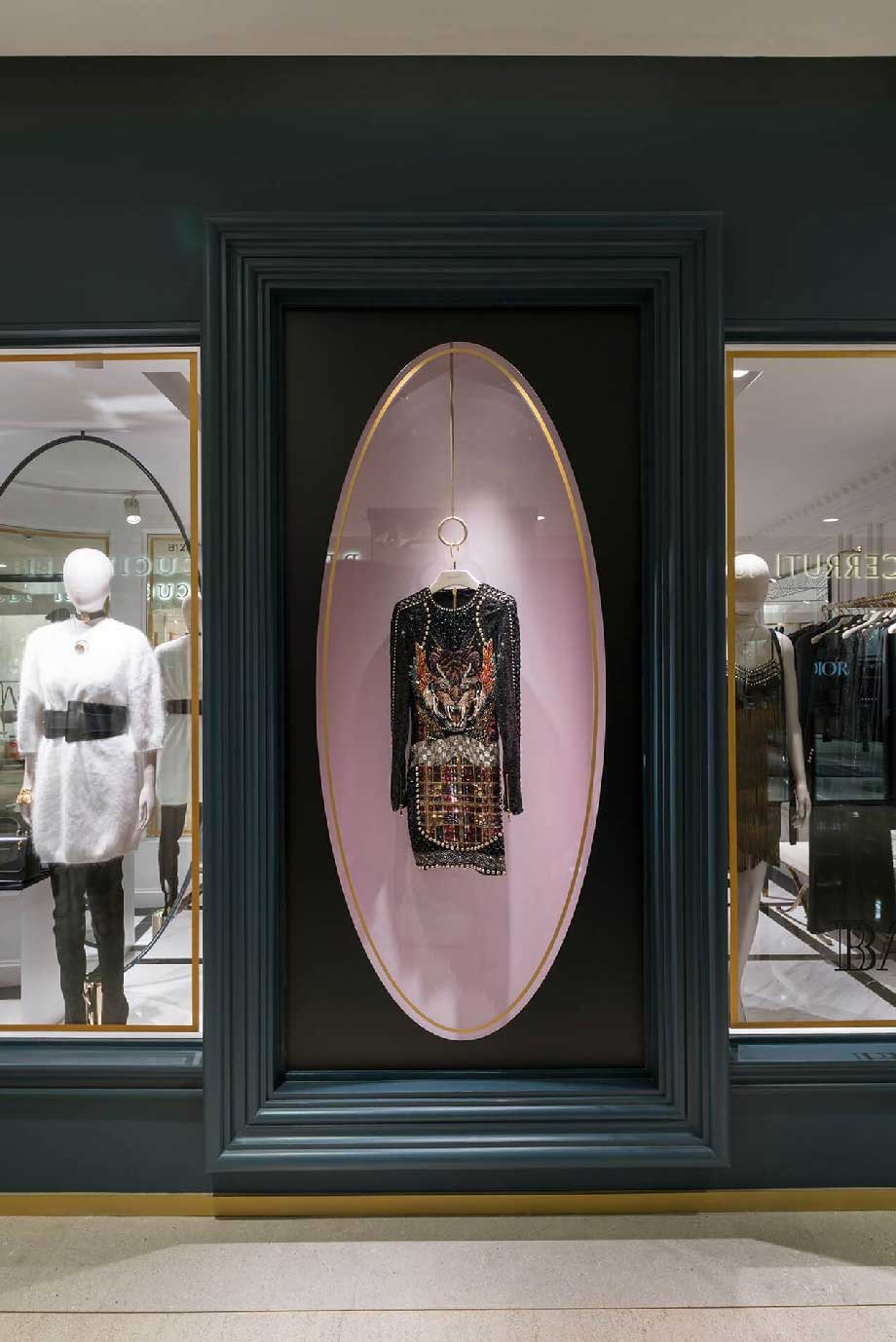 180平米商場服裝店裝修實(shí)景效果圖