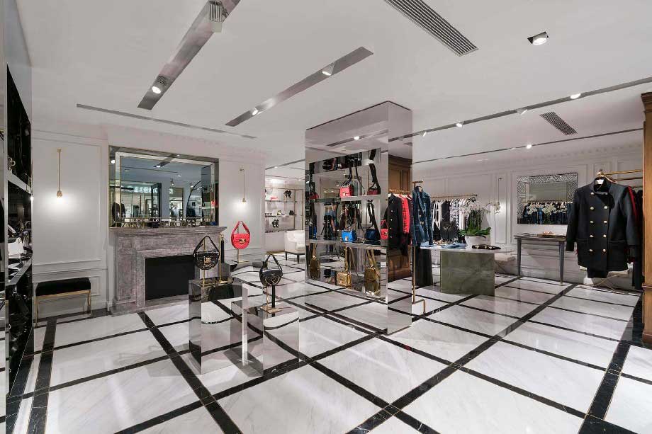 180平米商場服裝店裝修實(shí)景效果圖