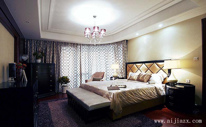 純美環(huán)境的簡歐風(fēng)格大戶型臥室裝修效果圖